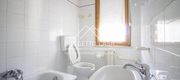 Apartamento de 2 dormitorios en Viareggio, Italy No. 351133 27