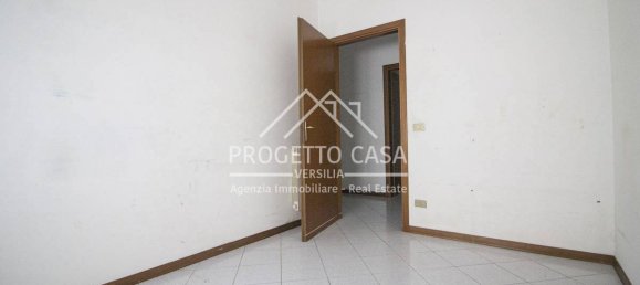 Apartamento de 2 dormitorios en Viareggio, Italy No. 351133 16