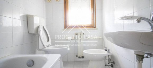 Apartamento de 2 dormitorios en Viareggio, Italy No. 351133 28
