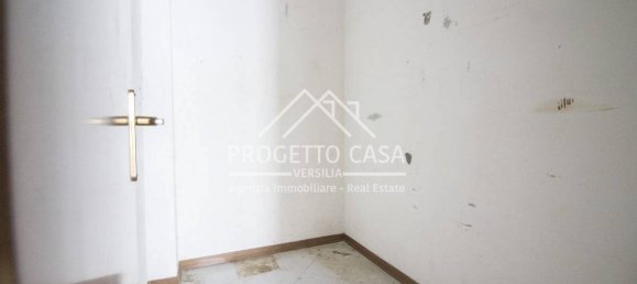 Apartamento de 2 dormitorios en Viareggio, Italy No. 351133 17