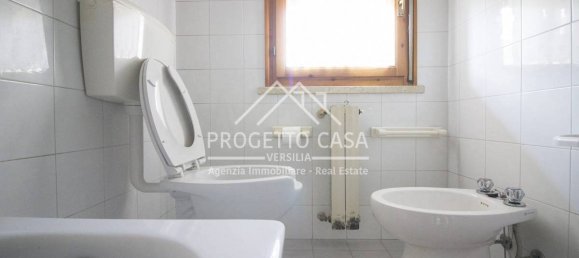 Apartamento de 2 dormitorios en Viareggio, Italy No. 351133 31