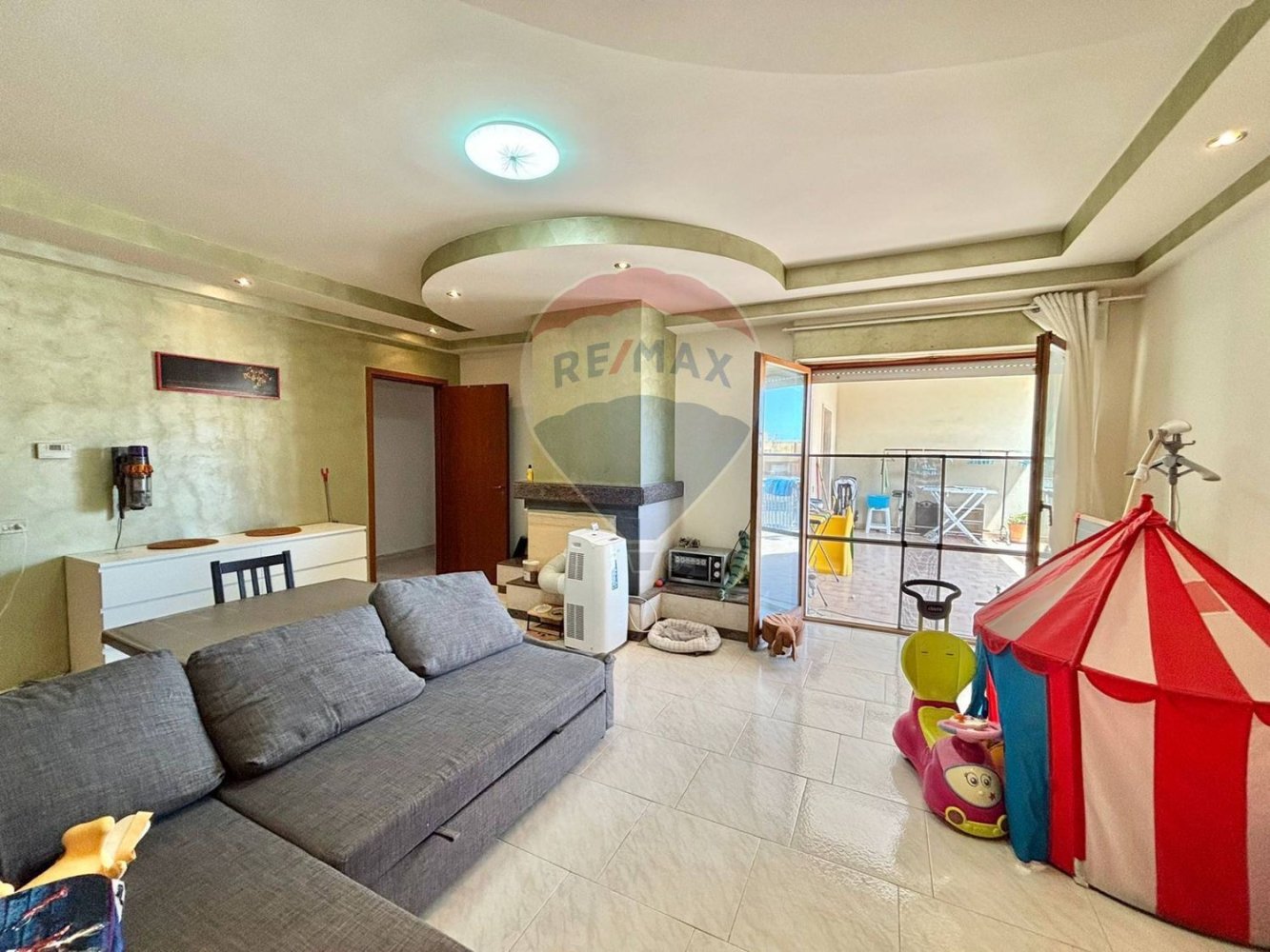 Apartamento de 4 dormitorios en Monopoli, Italy No. 322746