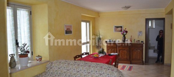 Apartamento de 3 dormitorios en Montorio al Vomano, Italy No. 98310 16