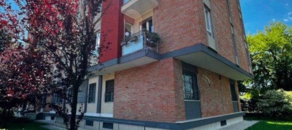 1 bedroom Apartment in Milan, Italy No. 347619 2