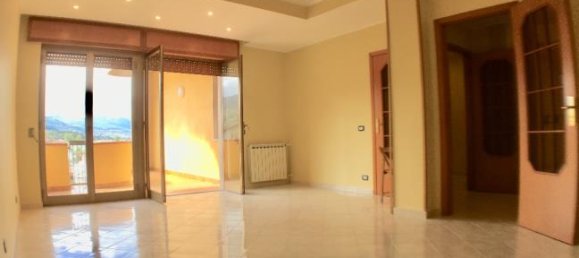 5 rooms Apartment in Torrenova, Italy No. 252400 2