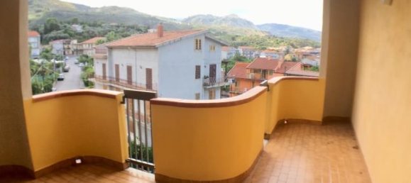 5 rooms Apartment in Torrenova, Italy No. 252400 3