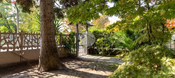 Villa de 8 habitaciónes en Bollate, Italy No. 20935 2