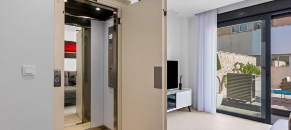 Villa de 4 dormitorios en Guardamar del Segura, Spain No. 287597 19