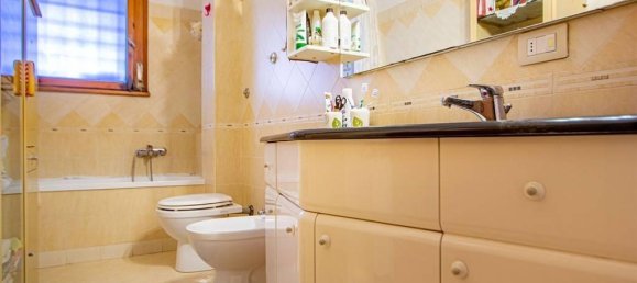 3 rooms Apartment in Pomezia, Italy No. 28525 18