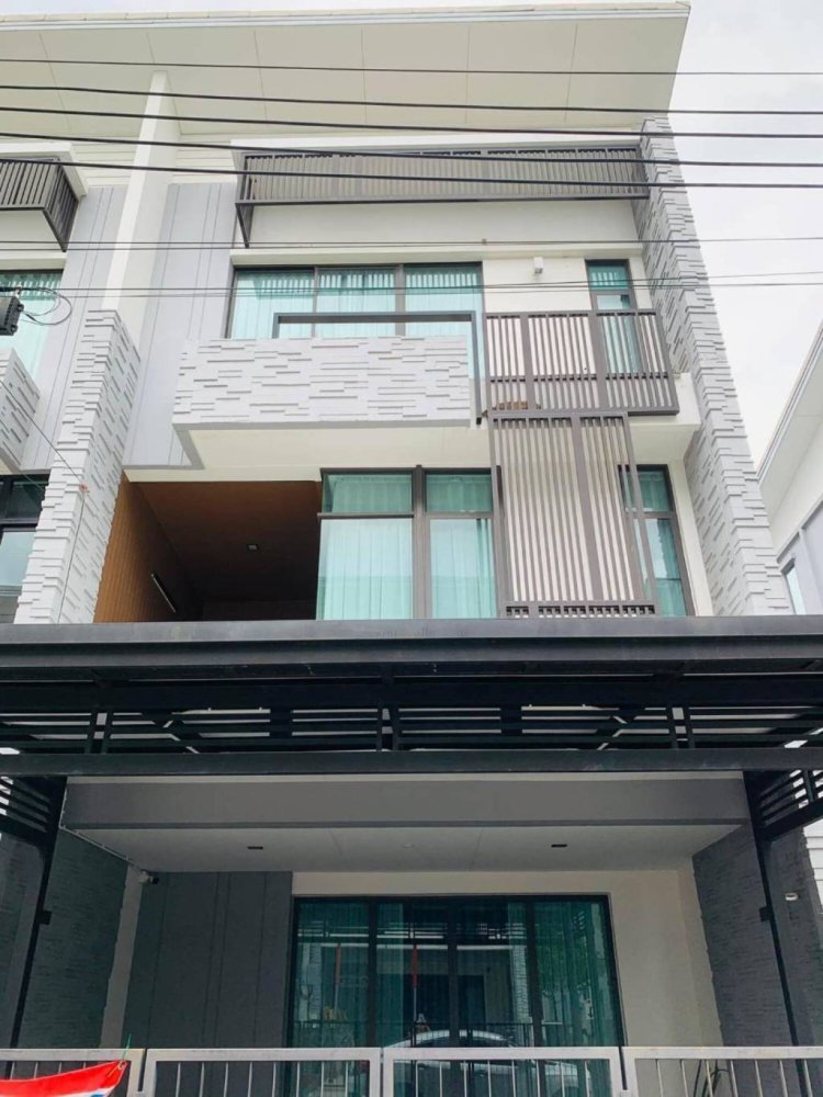 Adosado de 3 dormitorios en Bang Kaeo, Thailand No. 23465