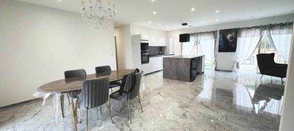 3 bedrooms Villa in Briennon, France No. 206667 4