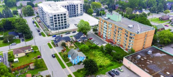 4 bedrooms House in Whitby, Canada No. 920 7