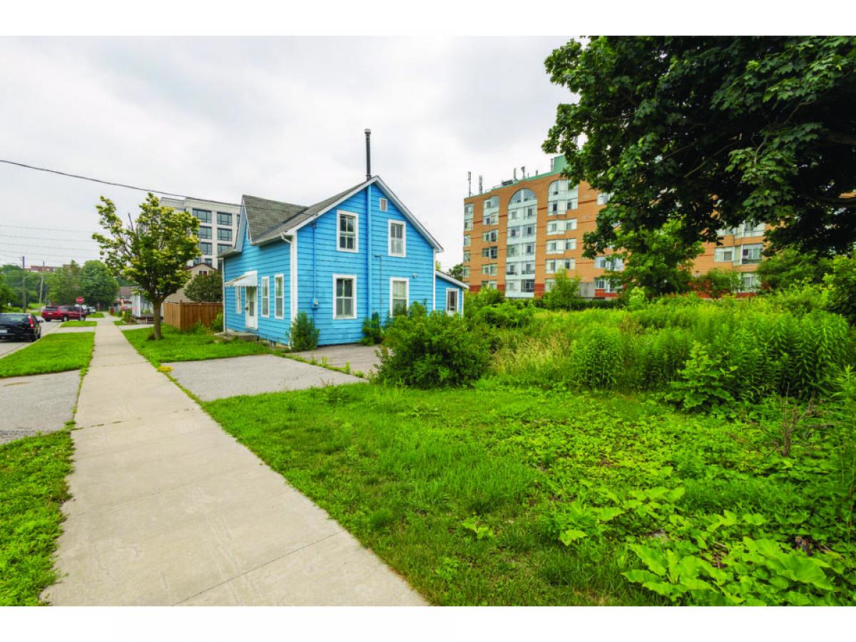 4 bedrooms House in Whitby, Canada No. 920