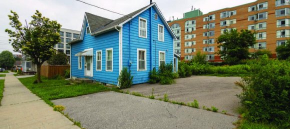 4 bedrooms House in Whitby, Canada No. 920 2