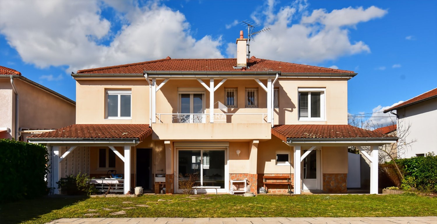 7 rooms House in Mably, France No. 199612