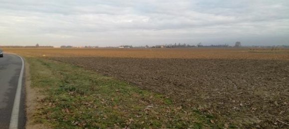 33213m² Land in Ferrara, Italy No. 296921 3