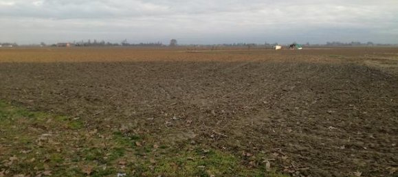 33213m² Land in Ferrara, Italy No. 296921 4