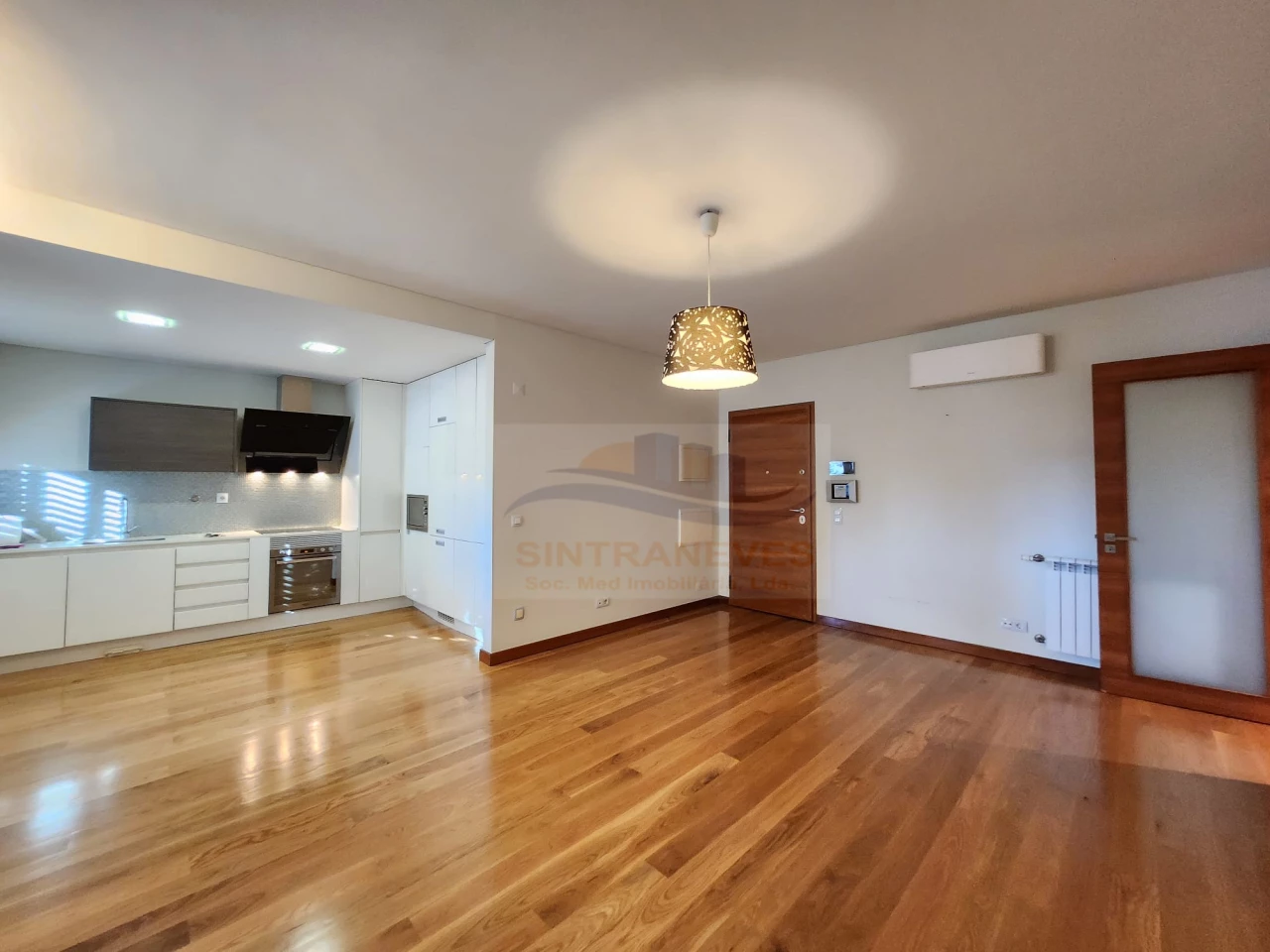 1 Schlafzimmer Gewerbliche Immobilie in Amadora, Portugal, Nr. 326983