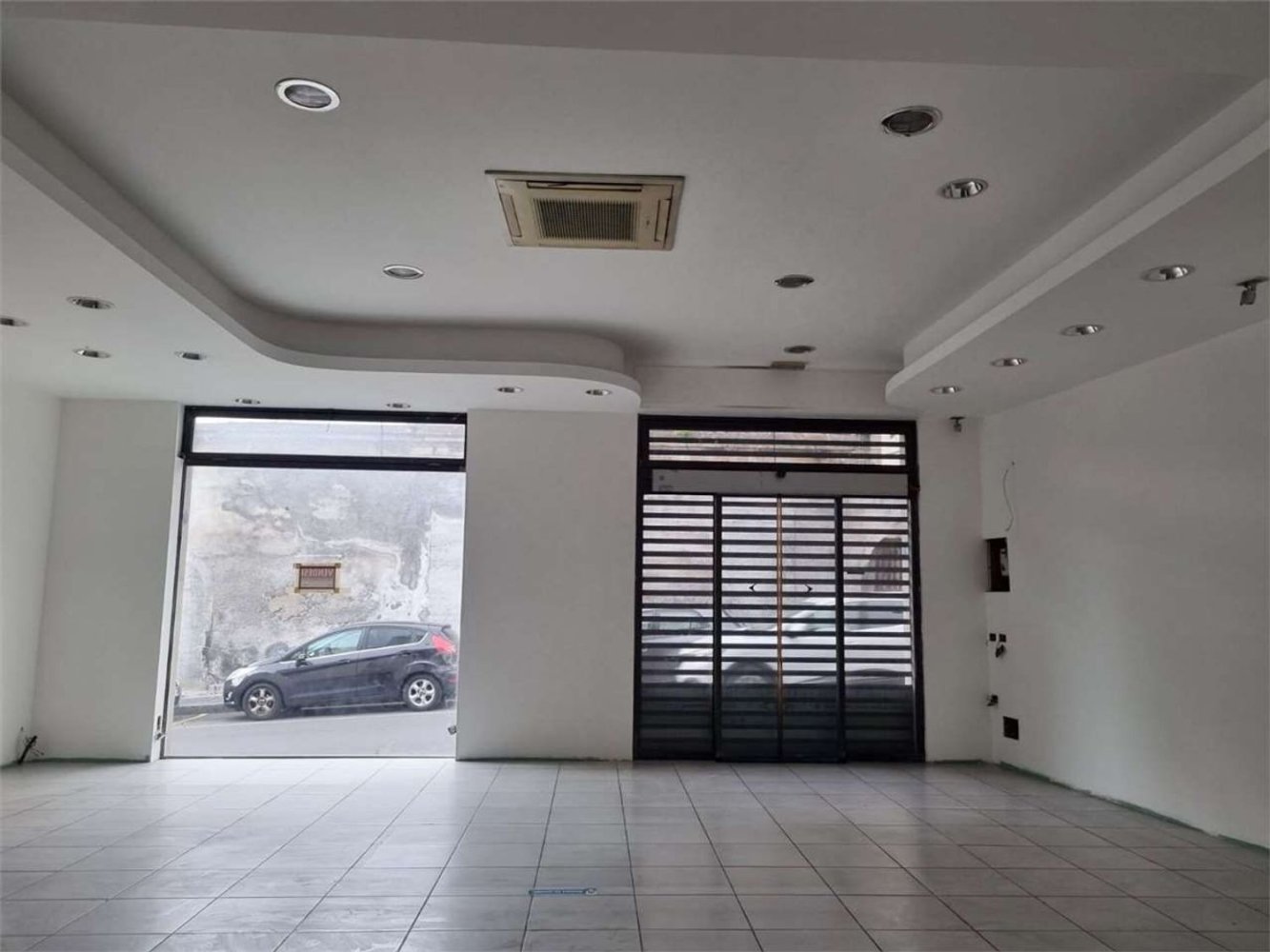 Gewerbliche Immobilie in Acireale, Italy 120m², Nr. 278814