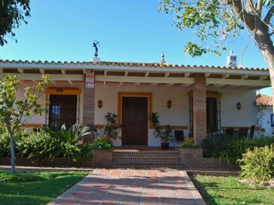 5 bedrooms Villa in Alhaurin de la Torre, Spain No. 238168