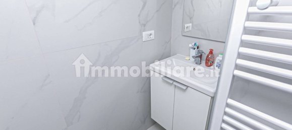 Apartamento de 2 dormitorios en Genoa, Italy No. 60412 24