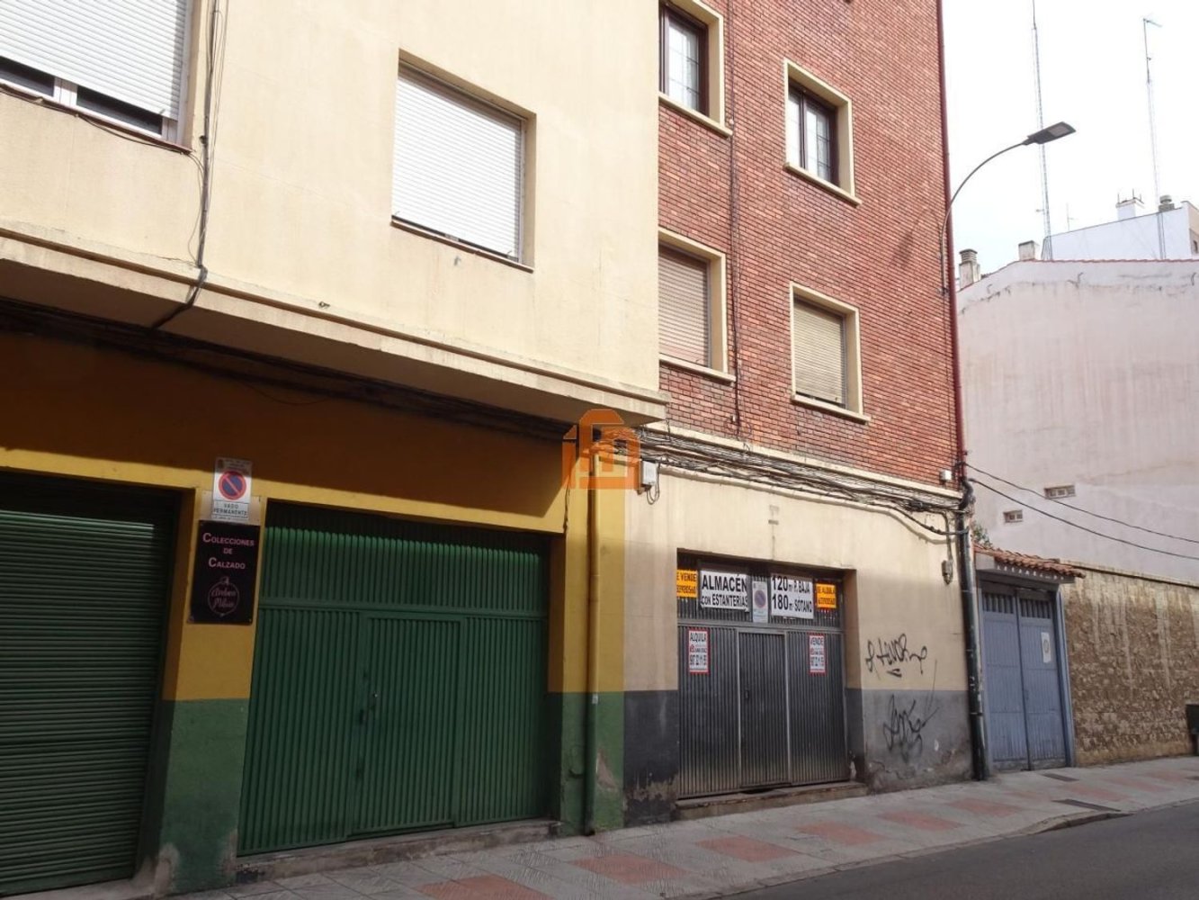 299m² Commercial property in Leon, Spain No. 81257