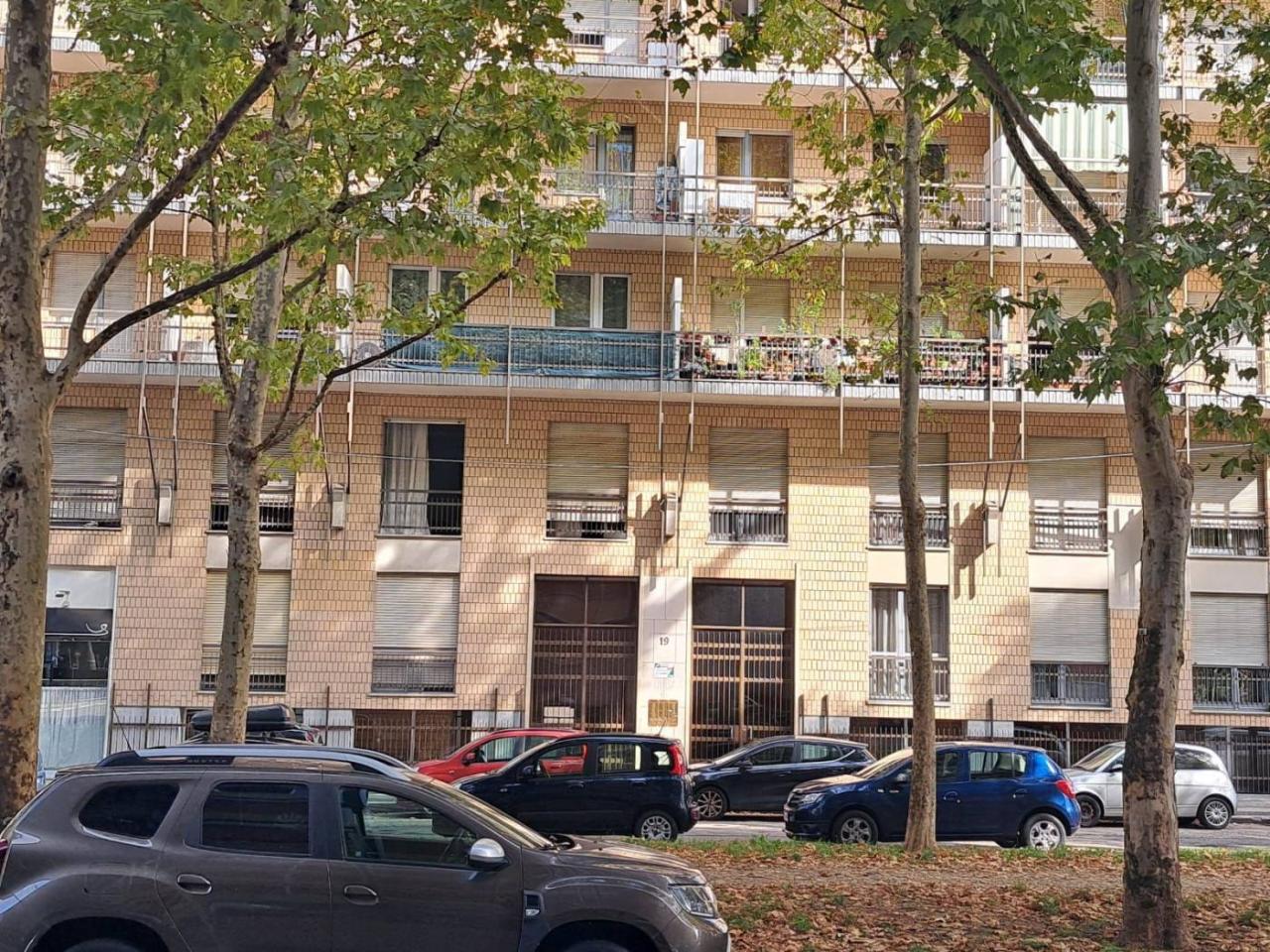 3 rooms Apartment in Turin, Italy No. 69243