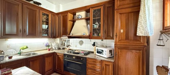 5 rooms Apartment in Rome, Italy No. 61671 9