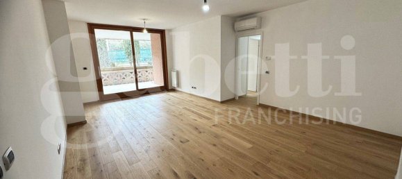 Квартира с 3 спальнями в Рим, Италия № 158936 3