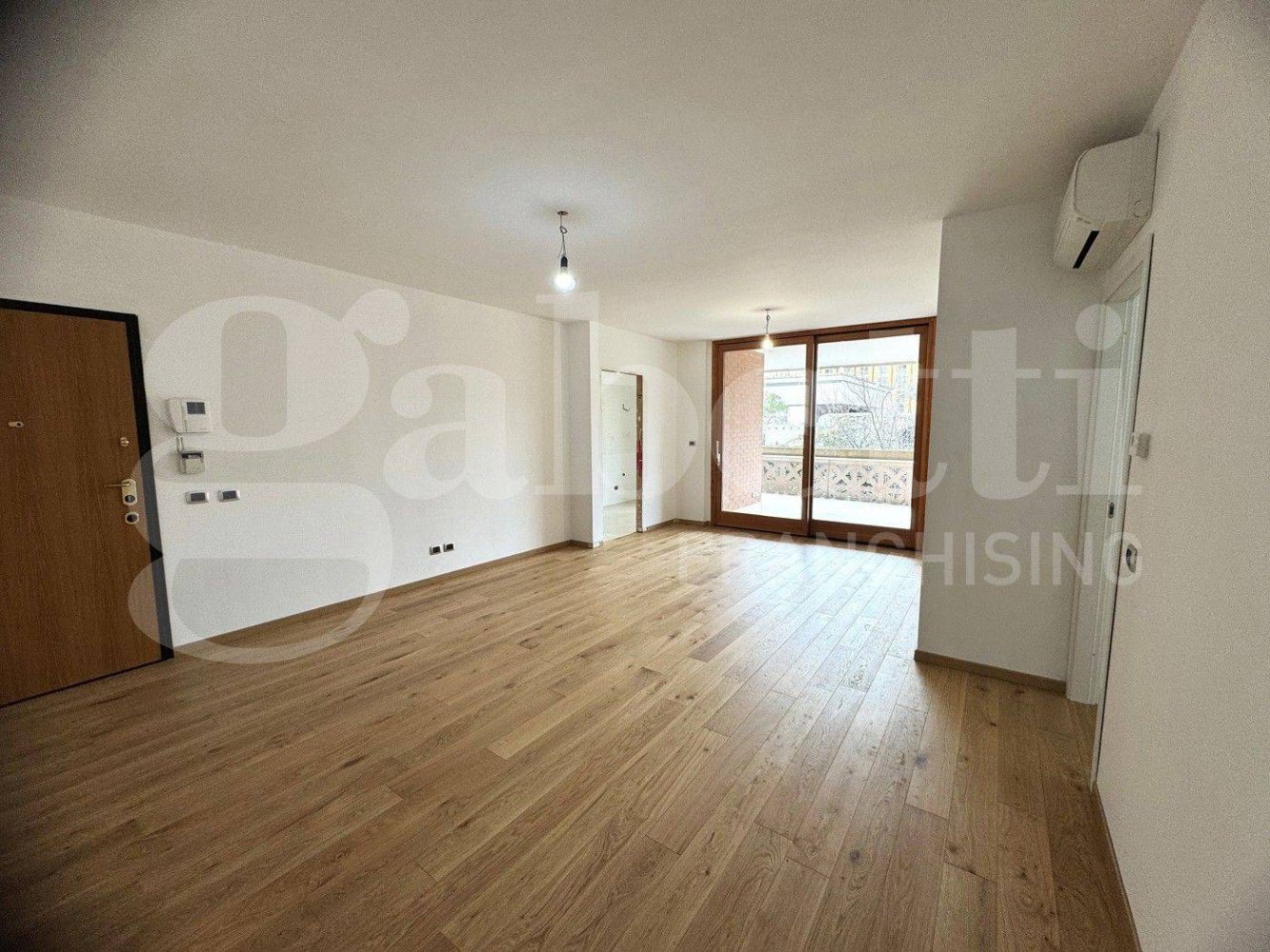 Квартира с 3 спальнями в Рим, Италия № 158936