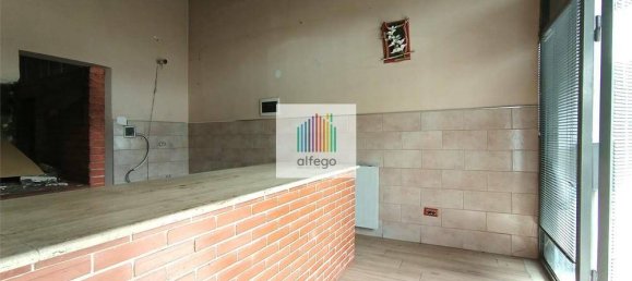 2 rooms Commercial property in Caserta, Italy No. 225918 4