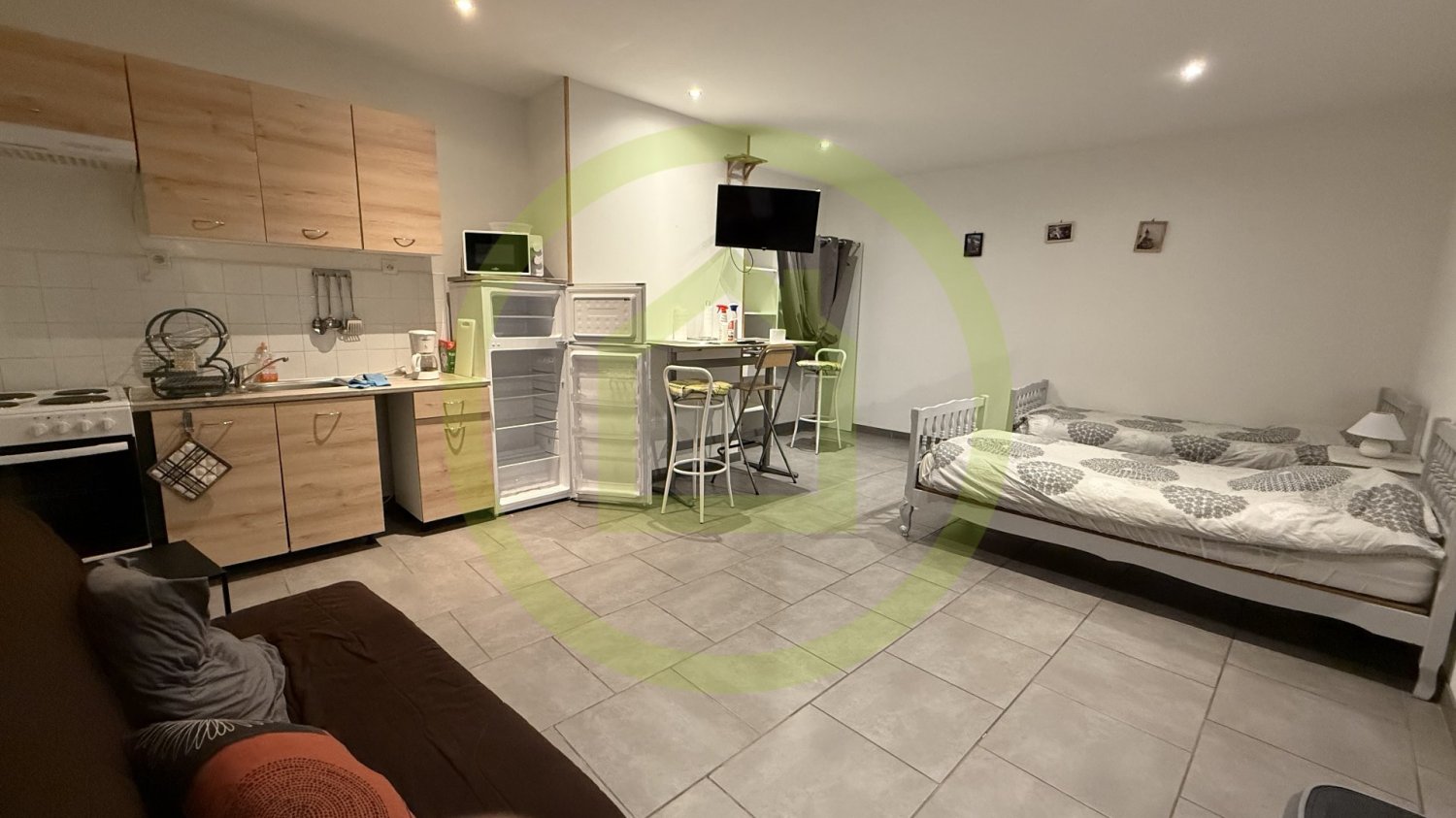 Edifício em Givet, France N.º 44287