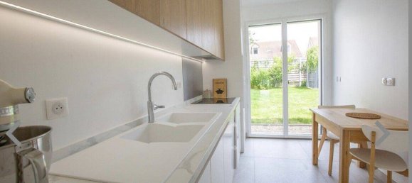 Casa de 5 habitaciónes en Coignieres, France No. 325834 5