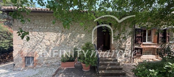 5 rooms House in Pioraco, Italy No. 292258 8