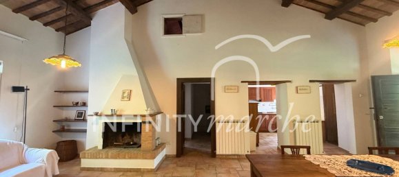 5 rooms House in Pioraco, Italy No. 292258 9