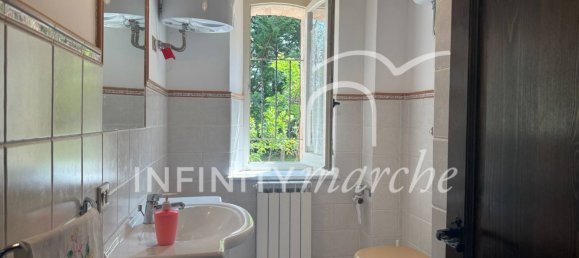 5 rooms House in Pioraco, Italy No. 292258 24