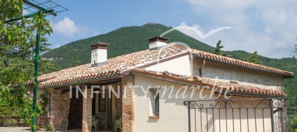 5 rooms House in Pioraco, Italy No. 292258 7