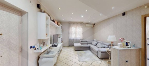 3-salle Appartement à Arzano, Italy No. 24673 28