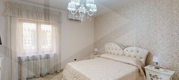 3-salle Appartement à Arzano, Italy No. 24673 13