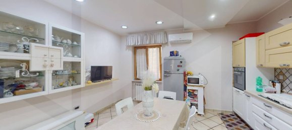3-salle Appartement à Arzano, Italy No. 24673 31