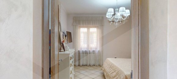 3-salle Appartement à Arzano, Italy No. 24673 11