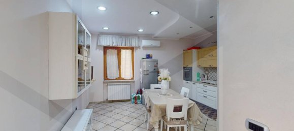 3-salle Appartement à Arzano, Italy No. 24673 32