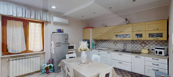 3-salle Appartement à Arzano, Italy No. 24673 2