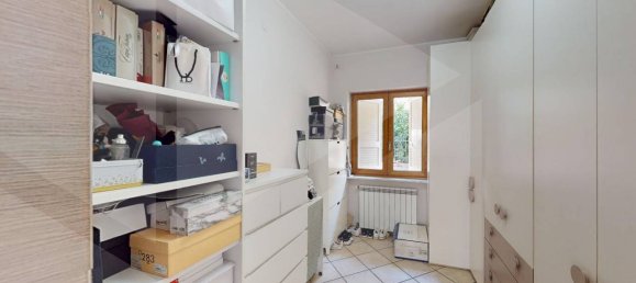 3-salle Appartement à Arzano, Italy No. 24673 16