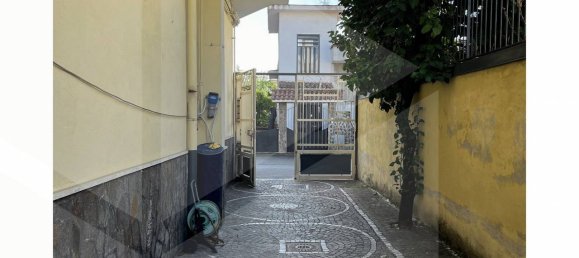 3-salle Appartement à Arzano, Italy No. 24673 25