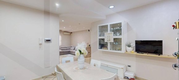 3-salle Appartement à Arzano, Italy No. 24673 4