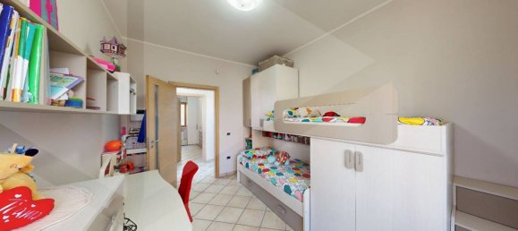 3-salle Appartement à Arzano, Italy No. 24673 21