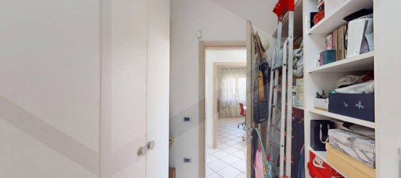 3-salle Appartement à Arzano, Italy No. 24673 17