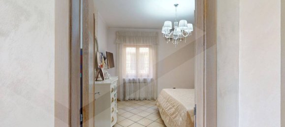 3-salle Appartement à Arzano, Italy No. 24673 10