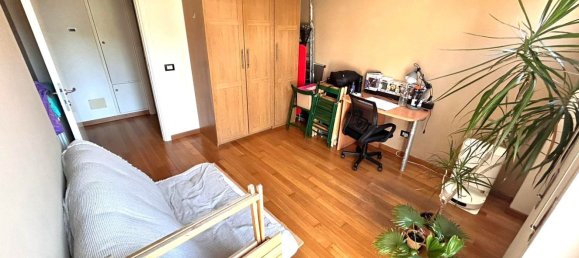 3 rooms Apartment in Rome, Italy No. 285596 2
